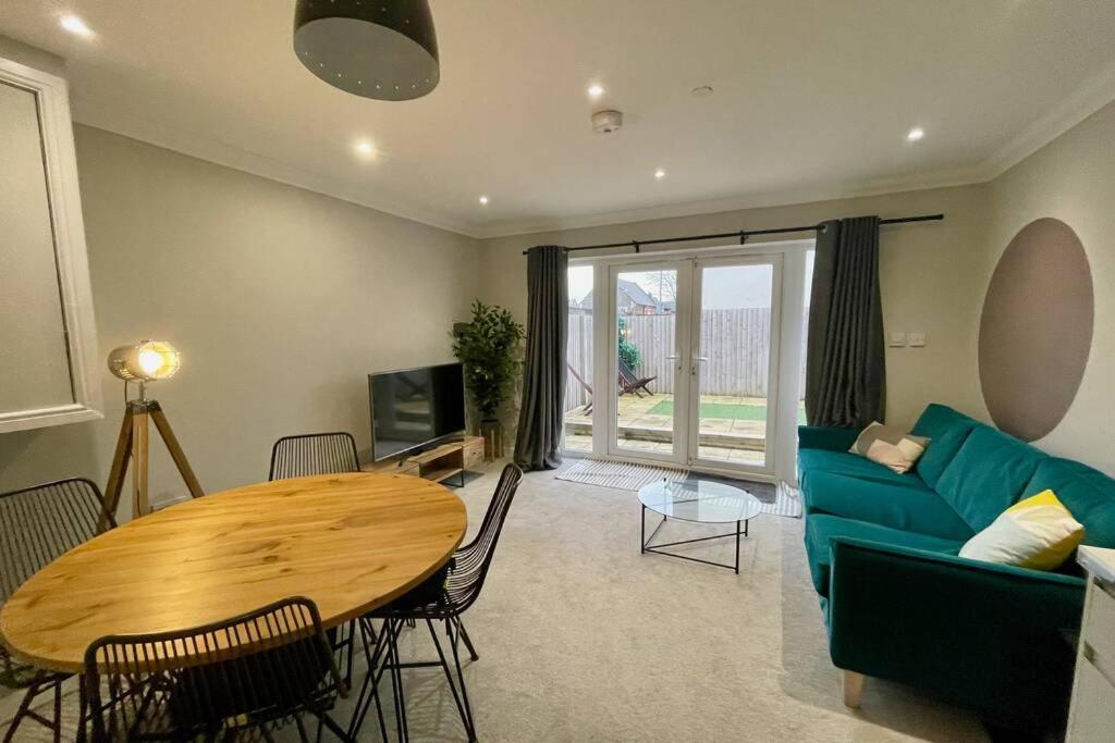 Stylish Modern Two Bedroom Apartment With Garden Cardiff Dış mekan fotoğraf