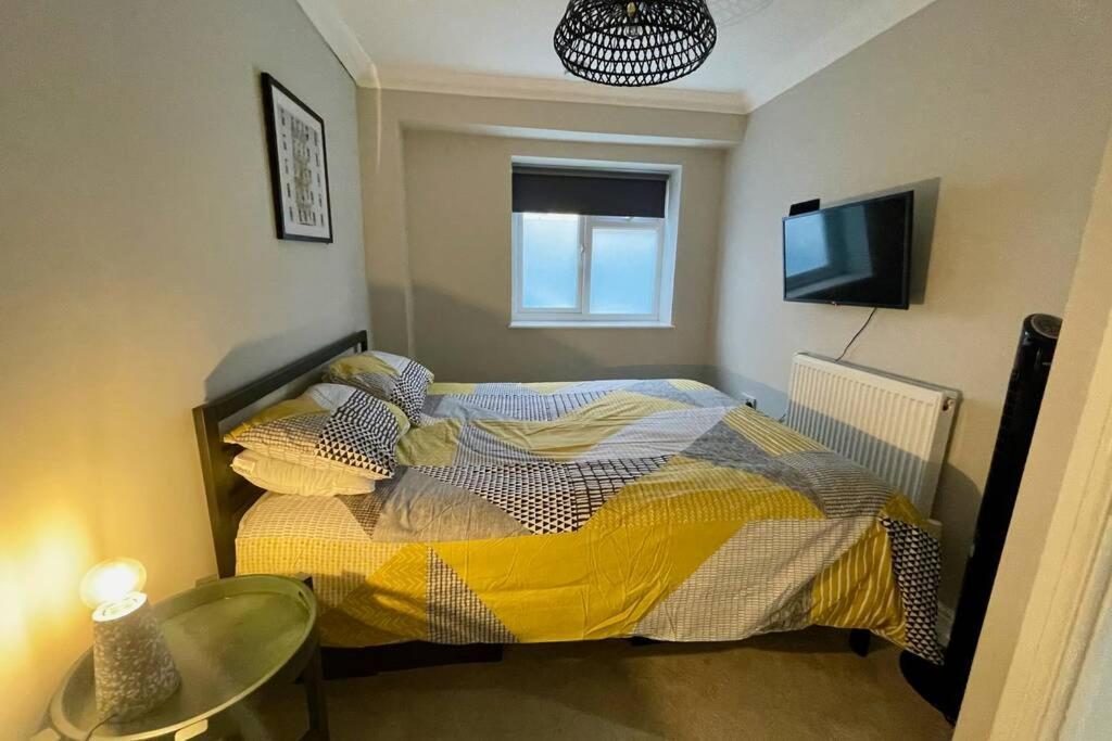 Stylish Modern Two Bedroom Apartment With Garden Cardiff Dış mekan fotoğraf