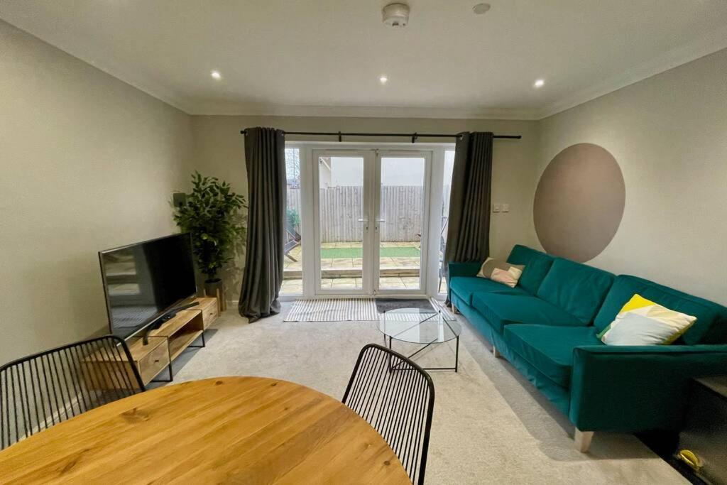 Stylish Modern Two Bedroom Apartment With Garden Cardiff Dış mekan fotoğraf