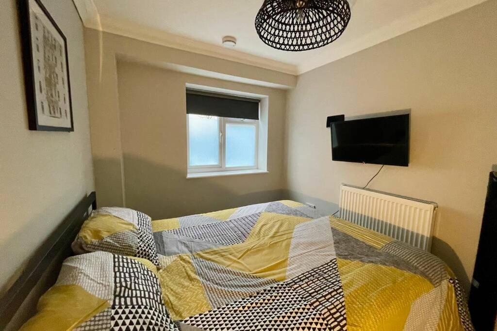 Stylish Modern Two Bedroom Apartment With Garden Cardiff Dış mekan fotoğraf