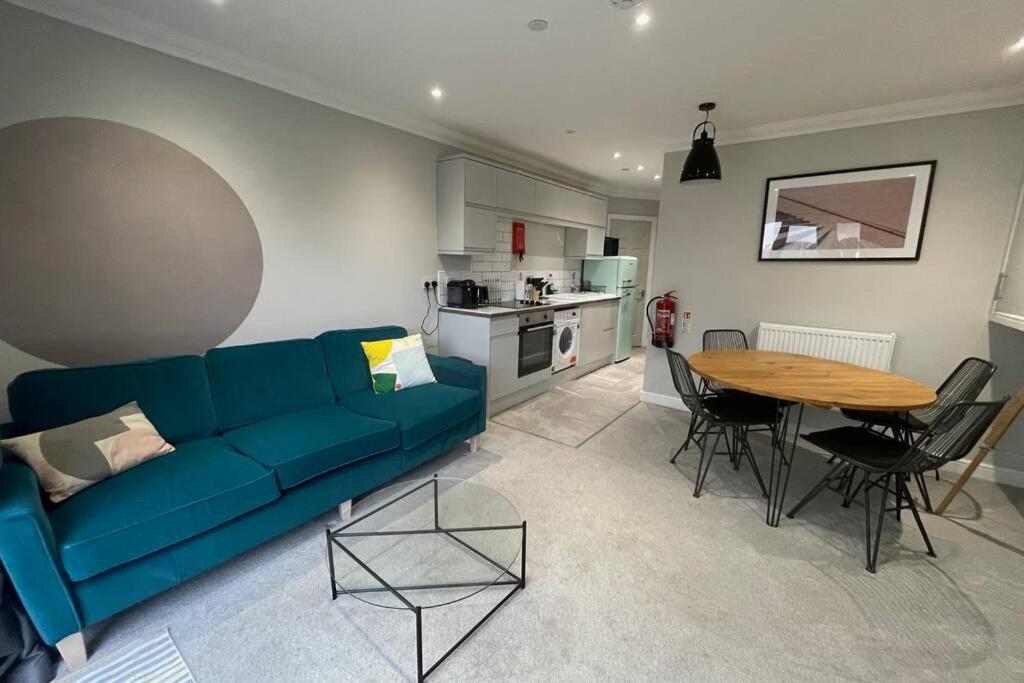 Stylish Modern Two Bedroom Apartment With Garden Cardiff Dış mekan fotoğraf